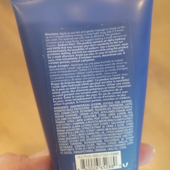 New OLEHENRIKSEN 10% AHA Lemonade Smoothing Scrub - Picture 4 of 6